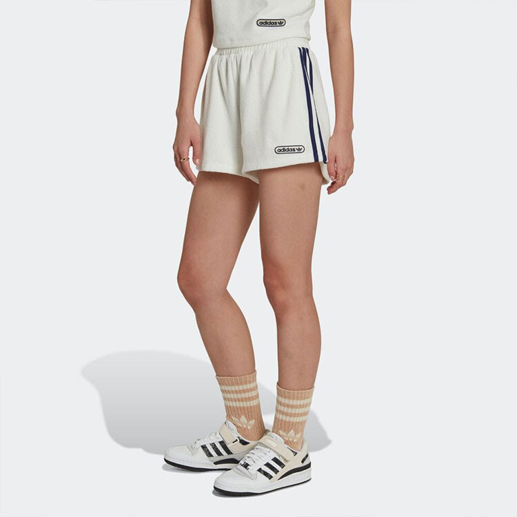 Повседневные шорты женские белые Adidas Originals — фото 4