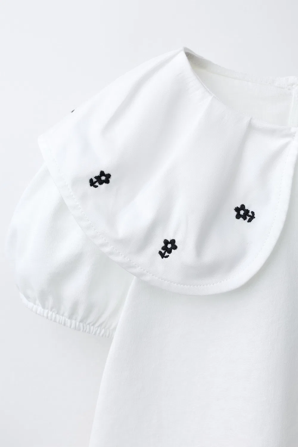 Футболка с вышитым цветочным узором и воротником в стиле Питера Пэна ZARA, Oyster-White — фото 3