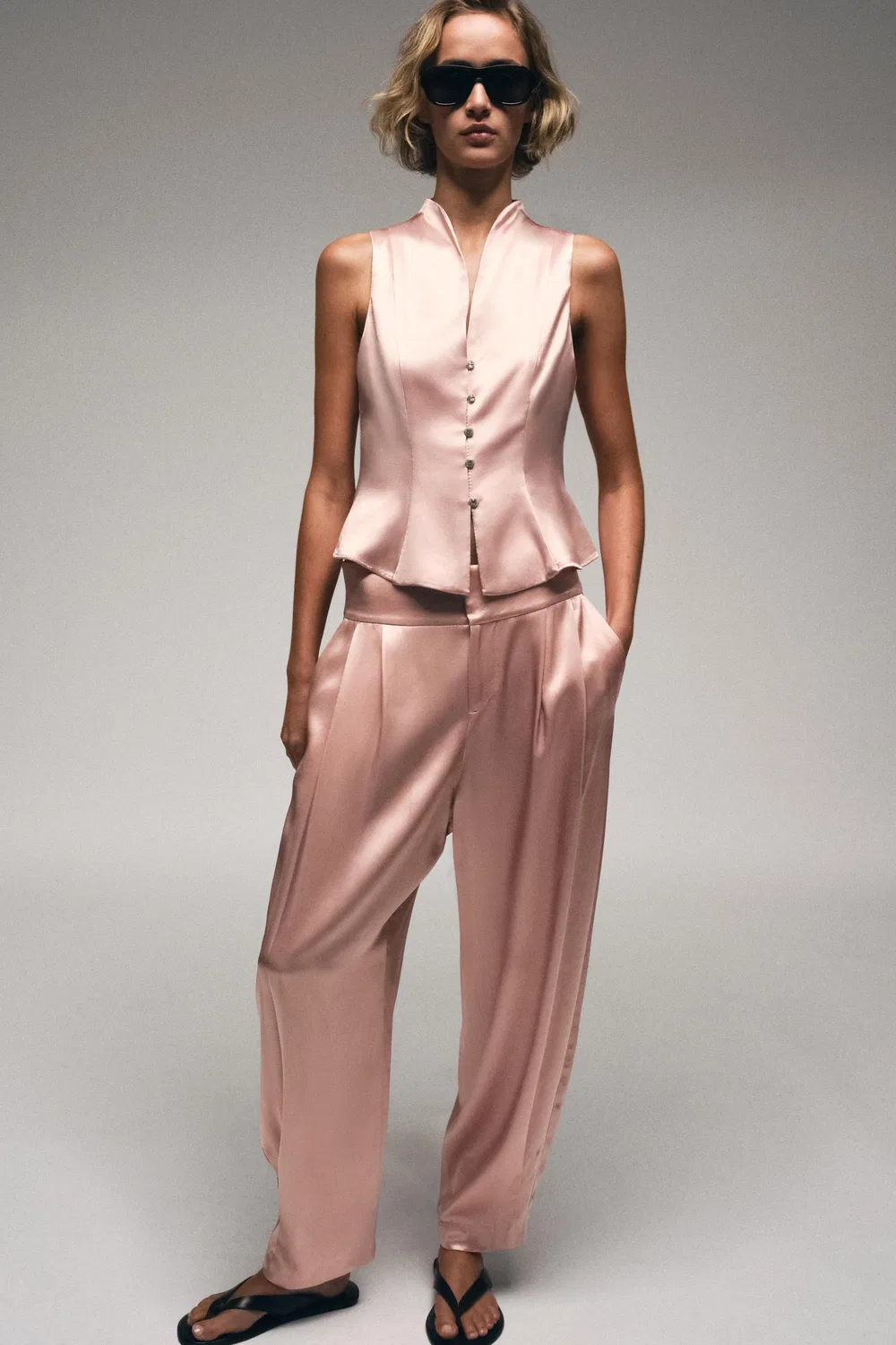 Атласный топ с пуговицами, украшенными стразами. ZARA, Pink