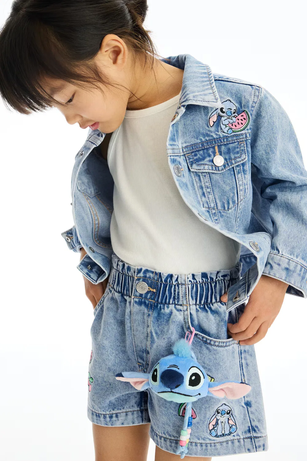 Свободные джинсовые шорты H&M, Helles Denimblau/Lilo & Stitch — фото 3