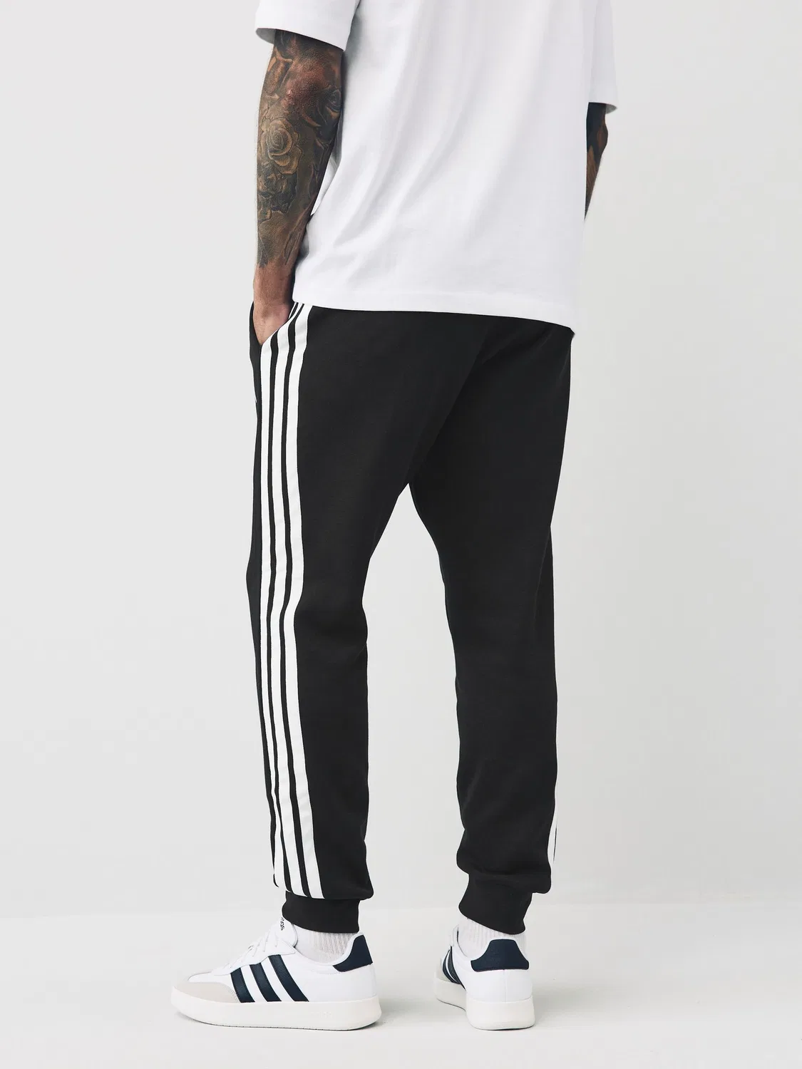 Тренировочные штаны adidas Essentials Three Stripes, черный — фото 4