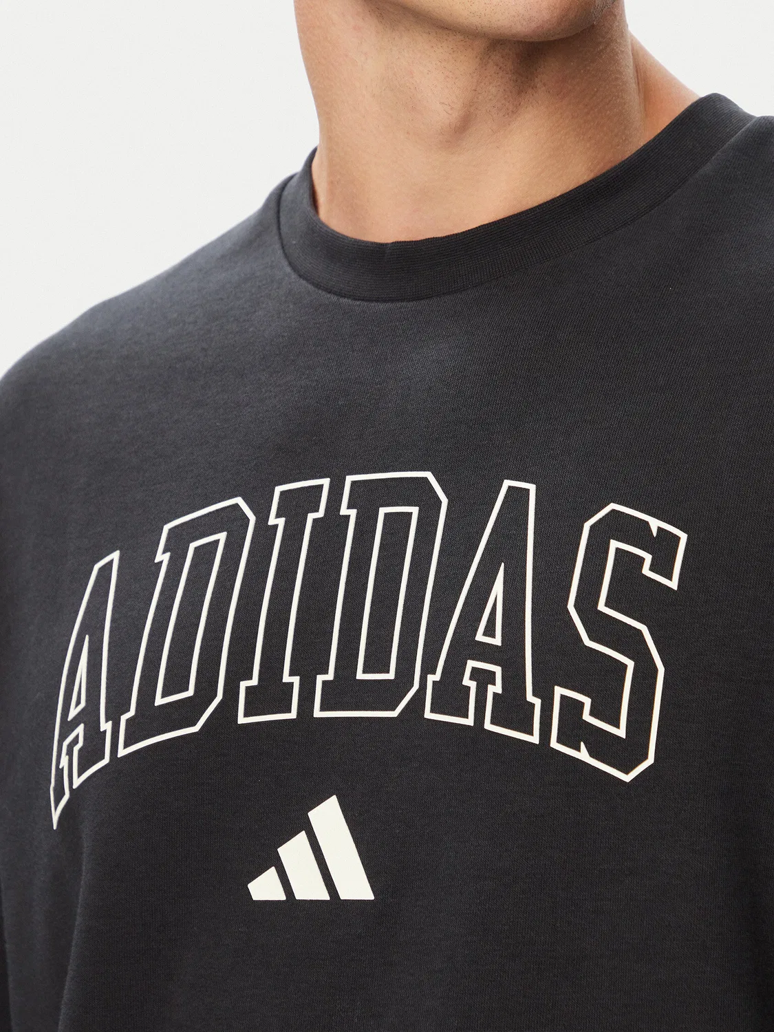 Мужская толстовка стандартного кроя Seasonal Essentials Collegiate French Terry Crew Adidas, черный — фото 4