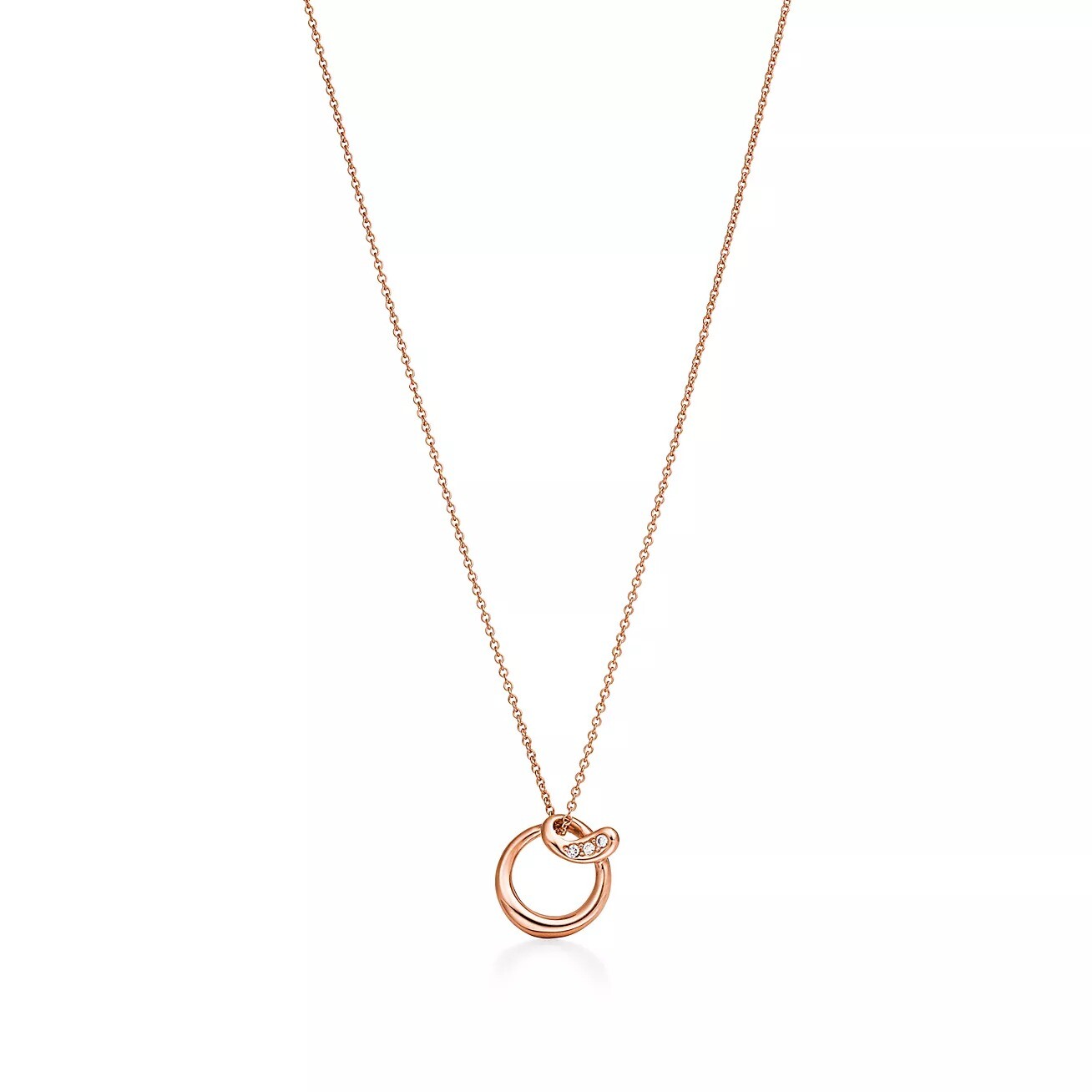 

Колье Tiffany & Co. x Elsa Peretti Alphabet Letter "O", розовое золото/бриллианты