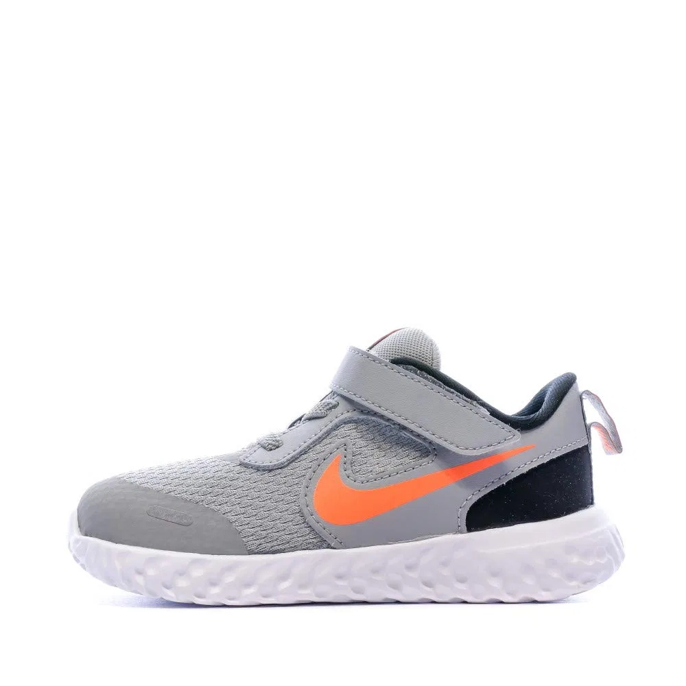 Детские кроссовки для мальчиков с шнуровкой Revolution 5 (Psv) NIKE, Grey Smoke Grey Orange