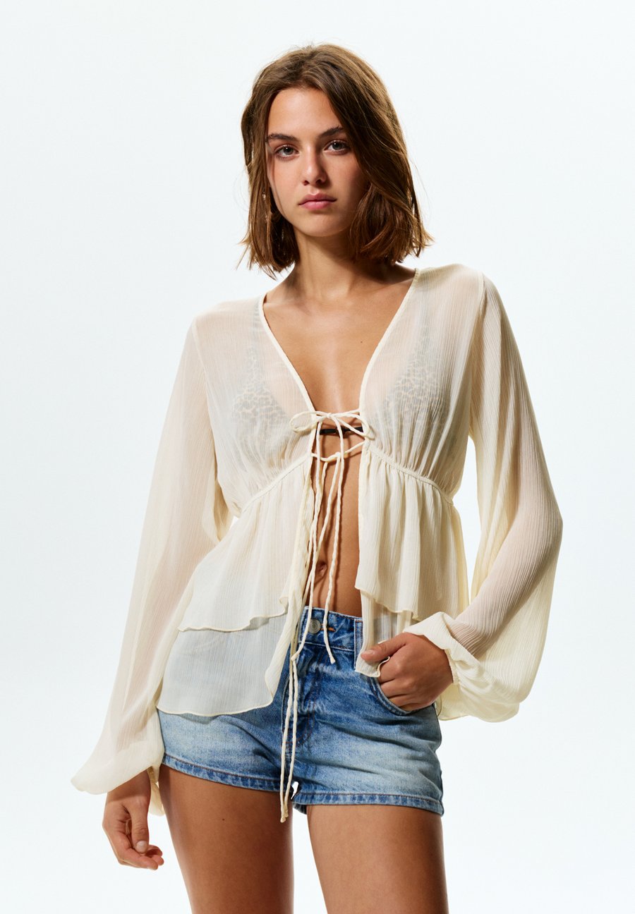 

Блуза PULL&BEAR FLOWING RUFFLED, White