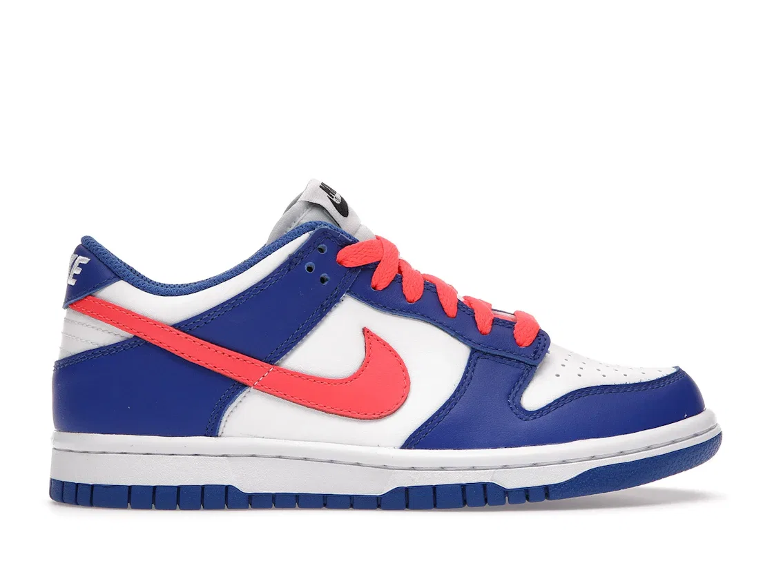 Детские кроссовки Lifestyle с модельным названием Nike Dunk Low Nike, White/Bright Crimson-Game Royal-Black