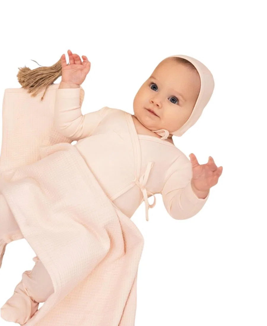 Детский боди-комбинезон с вышивкой Lil Love Embroidered Wrap Footie And Bonnet NoggiWear, Dusty Pink — фото 2