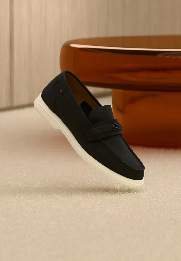 Туфли-лоферы Tommy Hilfiger, пустынное небо