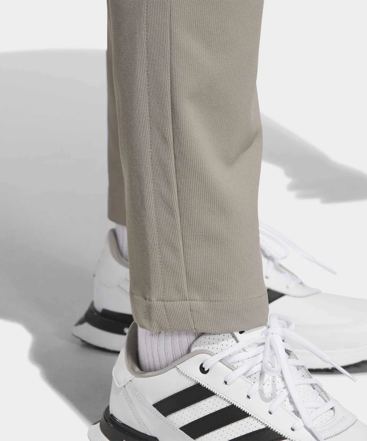 Мужские классические брюки с защипами Adidas Golf, Beige — фото 4
