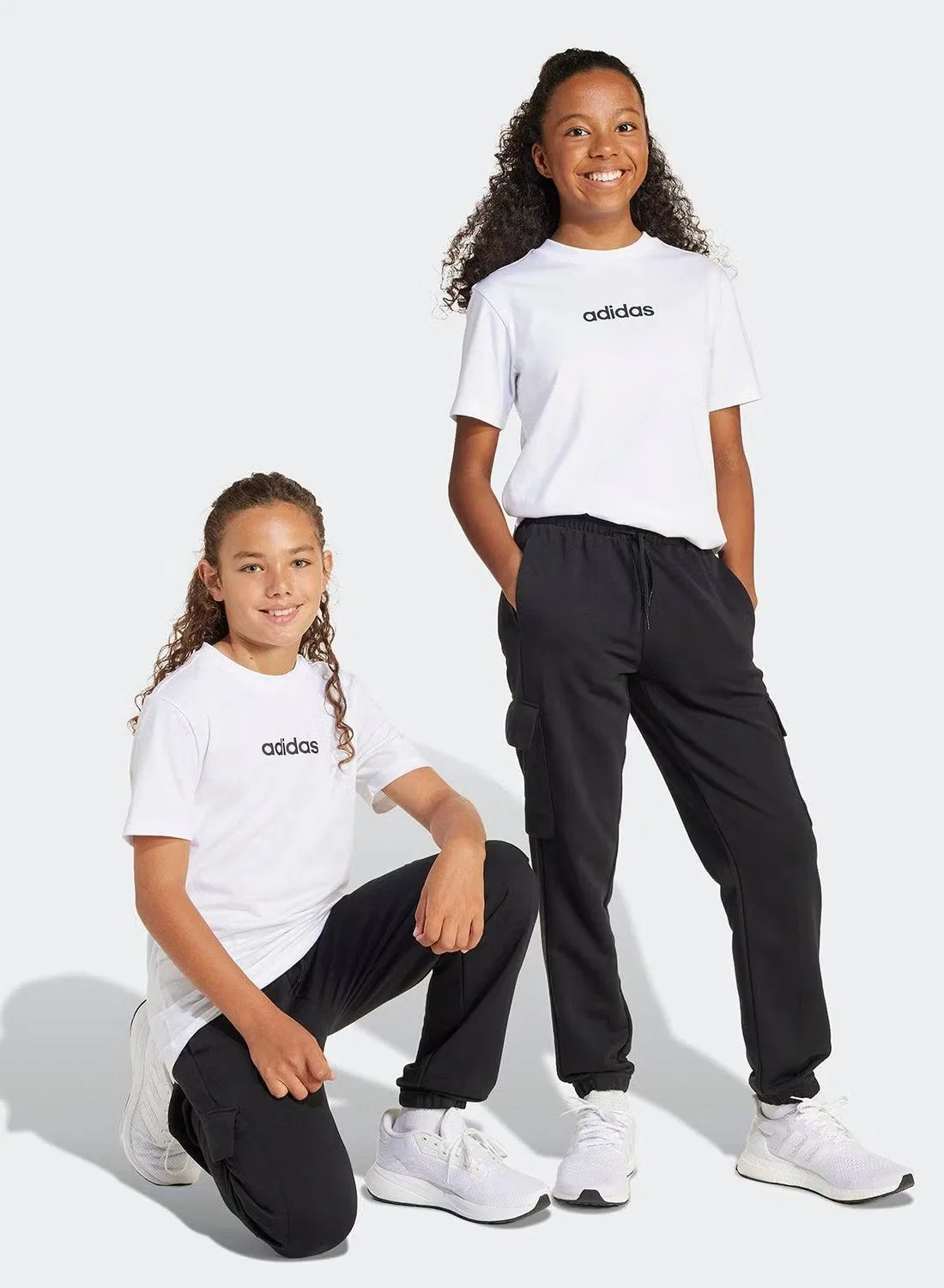 Штаны карго с карманами Essentials cargo joggers Adidas, черный