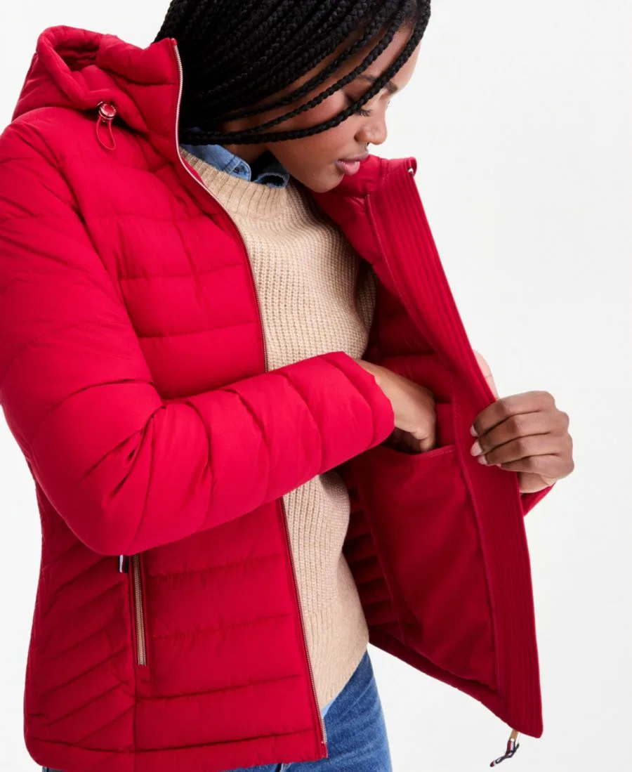 Женское пальто-пуховик с капюшоном, модель Hooded Packable Puffer Coat Tommy Hilfiger, Crimson — фото 2