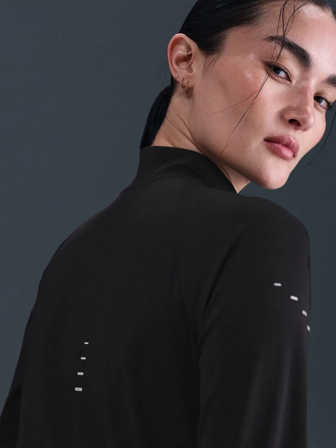 Футболка с длинным рукавом Nike Swift Dri-FIT, черная — фото 4