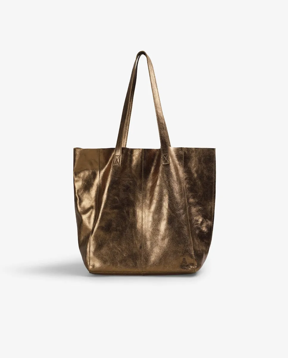 

Женская сумка через плечо с длинными ручками и тисненым логотипом спереди Scalpers, золотой