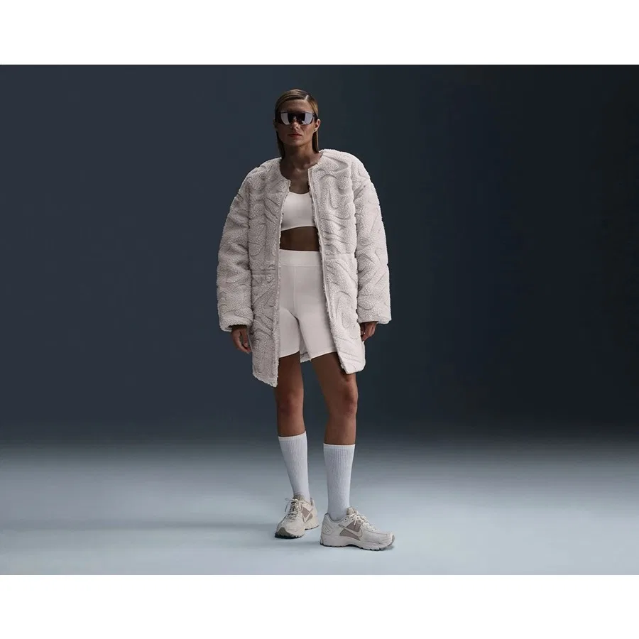 Женская куртка из искусственного меха с длинным рукавом Sportswear Cozy Long-Haired All-Over Swoosh Logo Lined Loose Full-Zip Nike, Кремовый
