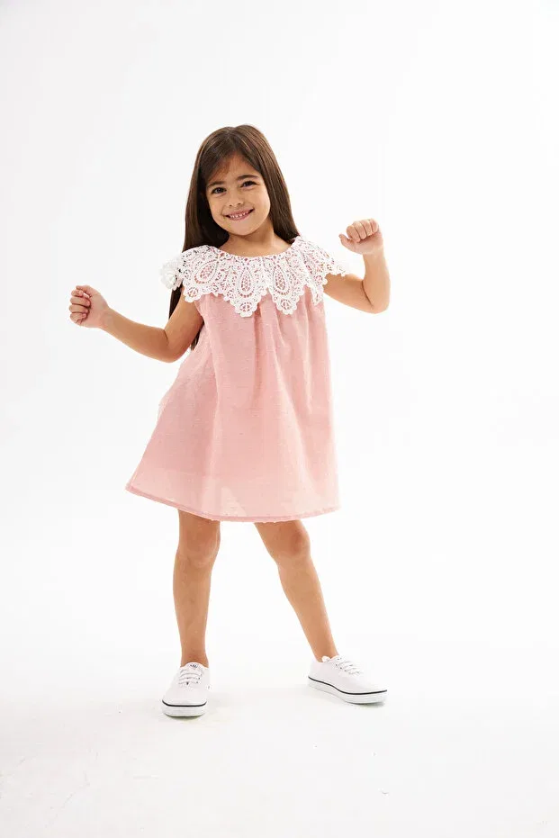 Детское платье для девочек с кружевом Lace Detailed Textured Pinolini, Pink — фото 2