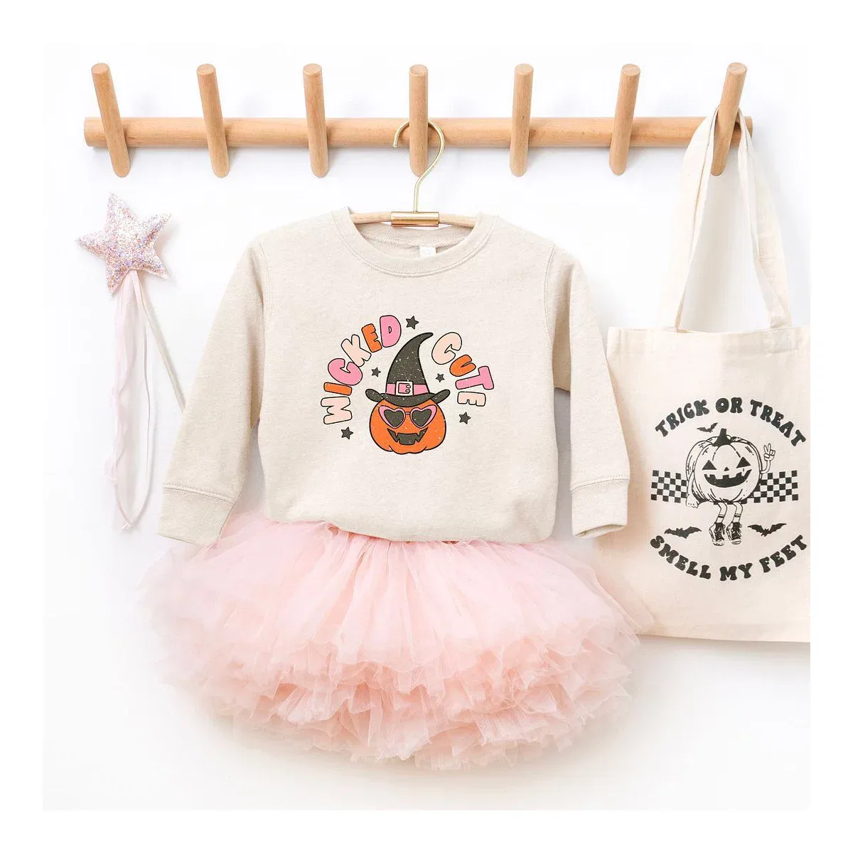 Детский свитшот для девочек с принтом Wicked Cute Pumpkin The Juniper Shop, Natural — фото 2