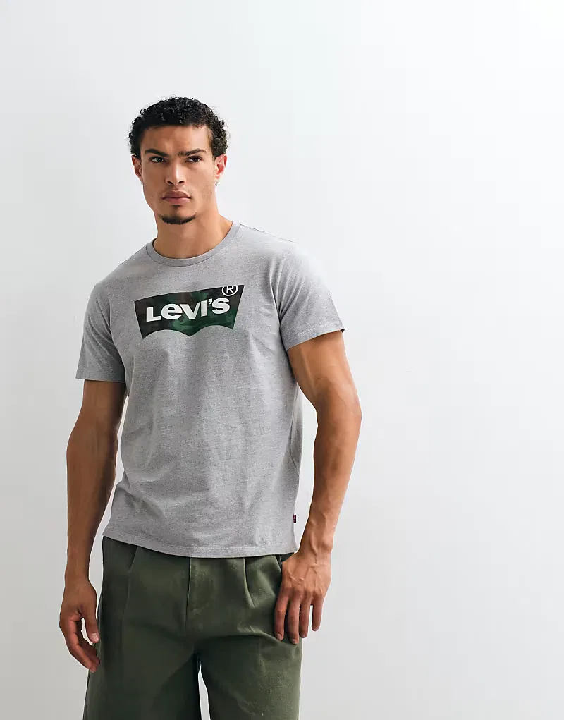 Футболка Levi's с графическим камуфляжным логотипом, светло-серый — фото 2