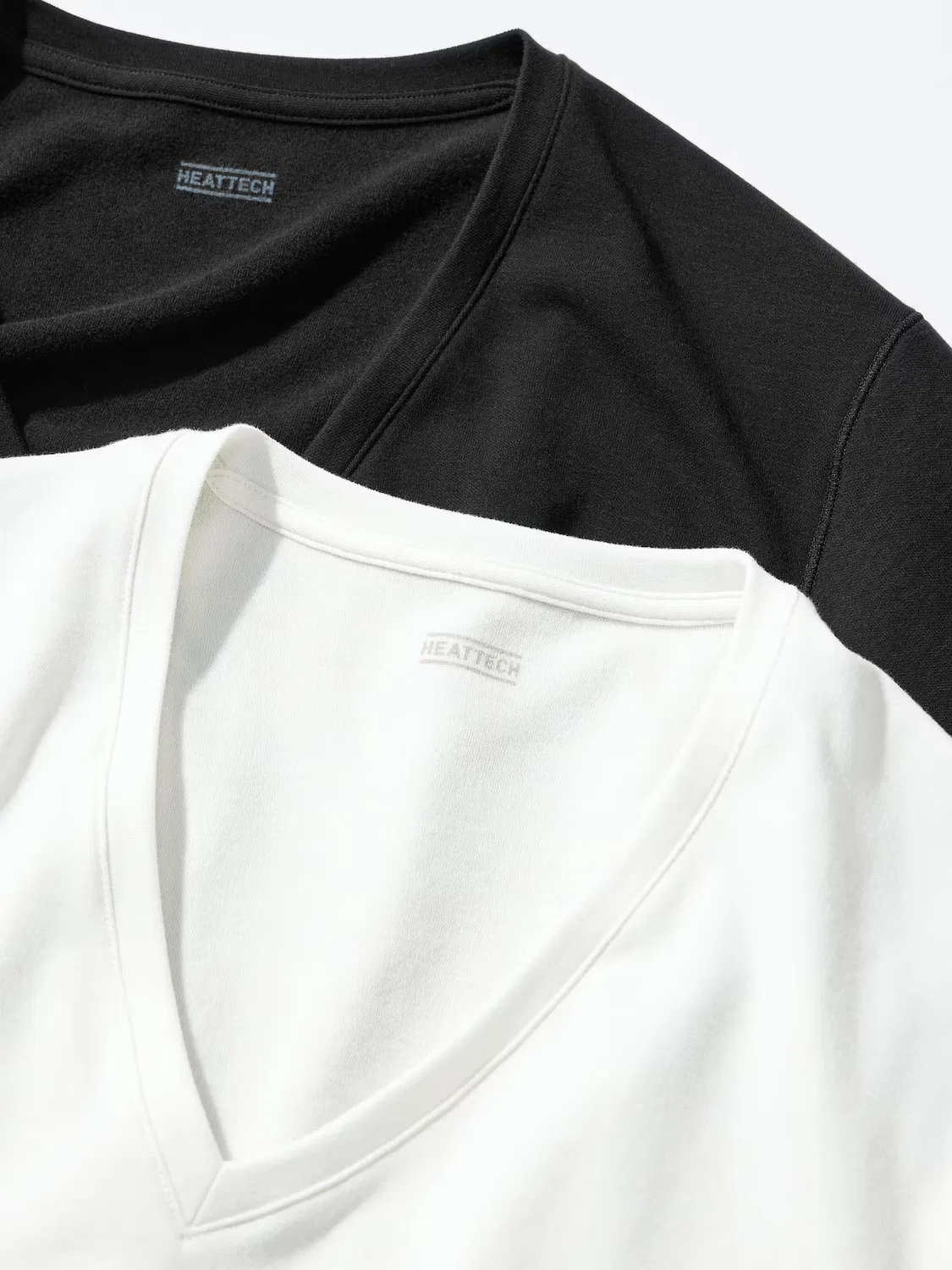 Футболка Uniqlo Heattech, хлопковая, V-образный вырез, черный — фото 3