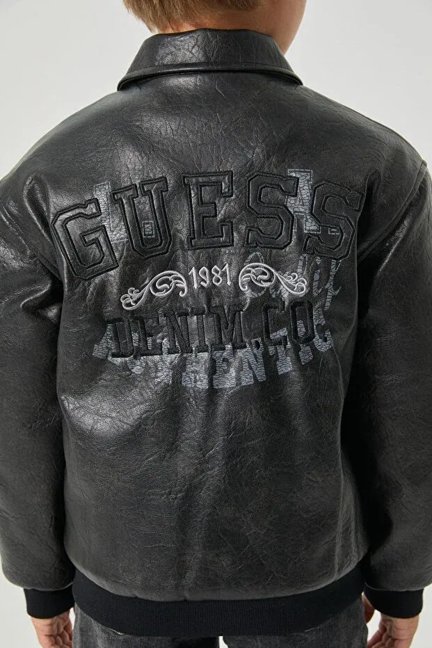 Черная куртка для мальчика из магазина Bg Guess — фото 3