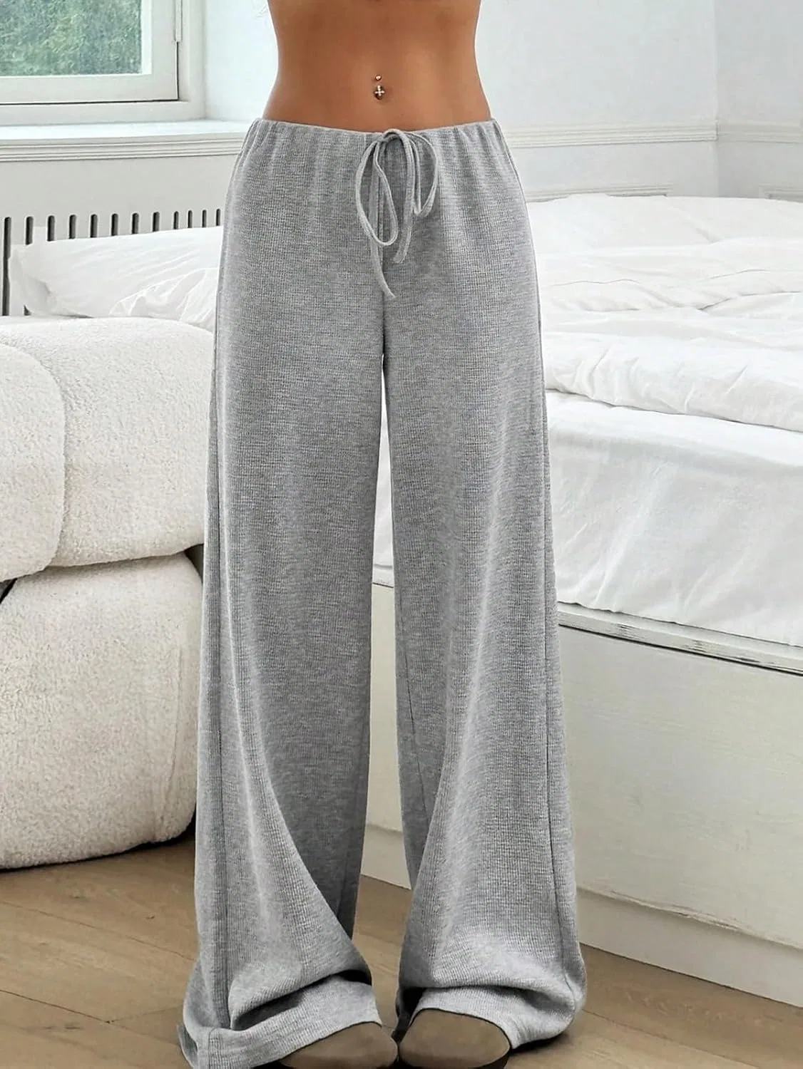Женские брюки свободного кроя в полоску с завязкой на талии — фото 4