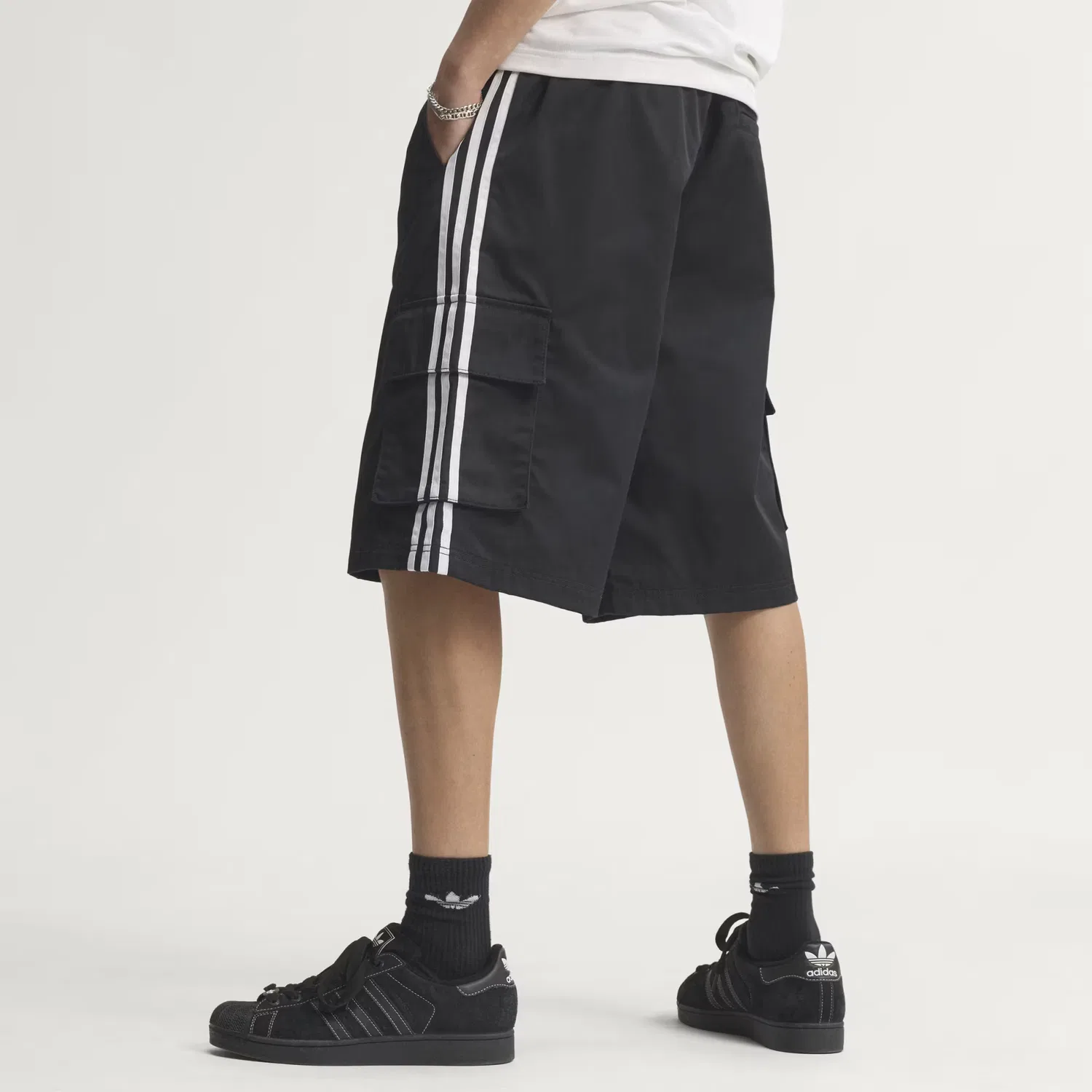 Мужские шорты карго свободного кроя Adicolor Cotton Twill Cargo Adidas Originals, черный — фото 2