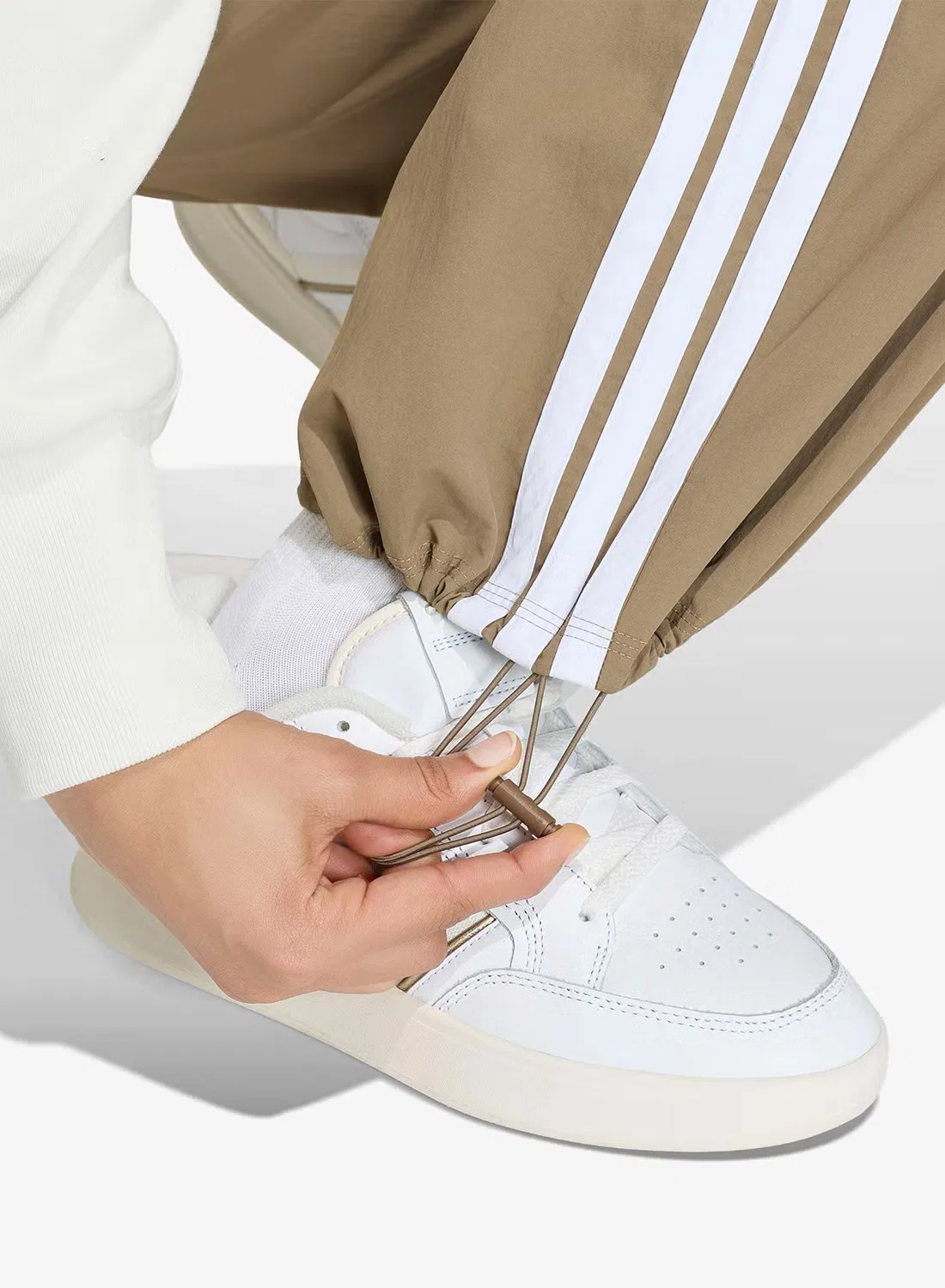 Брюки спортивные свободного кроя с кулисками 3-Strpes iconic woven Adidas, хаки — фото 4