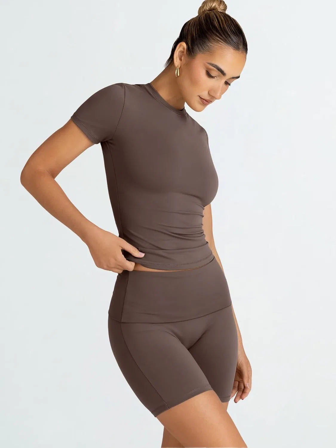 Trendy Queen Модный комплект из двух предметов для летних тренировок, спортивный костюм, шорты, одежда для пилатеса и йоги, одежда для прогулок, весенняя спортивная удобная одежда для активного отдыха, Mochabrown — фото 3