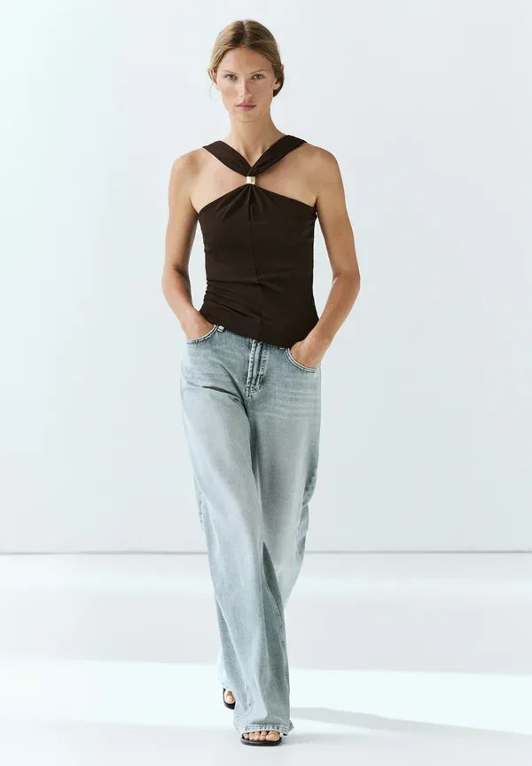 Топ с вырезом на спине Halter top with jewel straps Massimo Dutti, темно-коричневый — фото 2