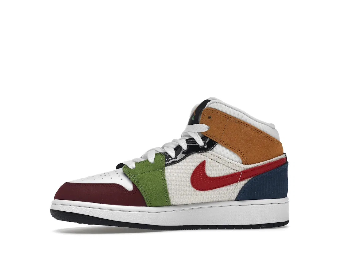 Детские кроссовки с принтом Jordan 1 Mid SE Messy Room, White/Gym Red/Black/Pearl White — фото 3