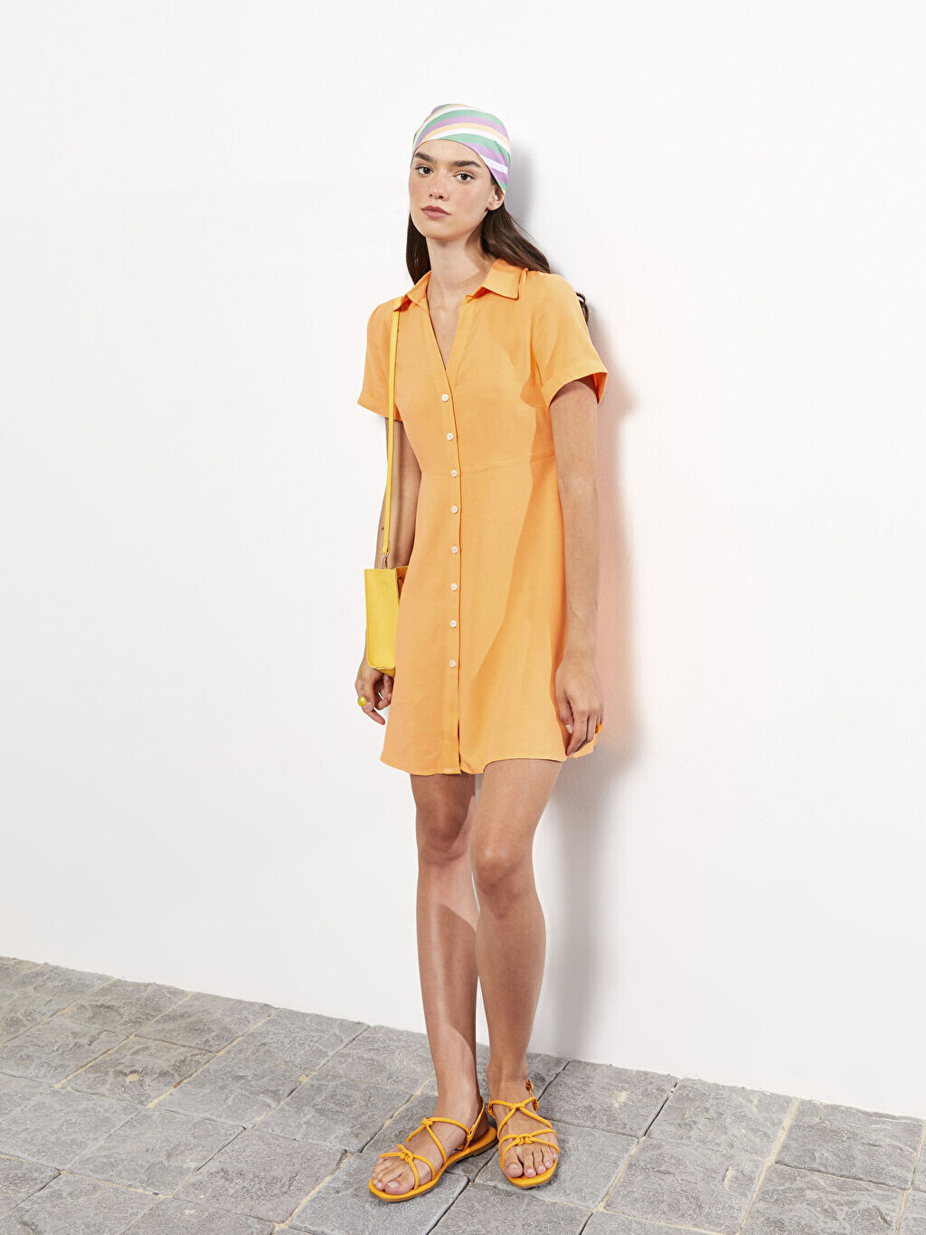 

Женское платье с коротким рукавом и прямым воротником-рубашкой LCW Casual