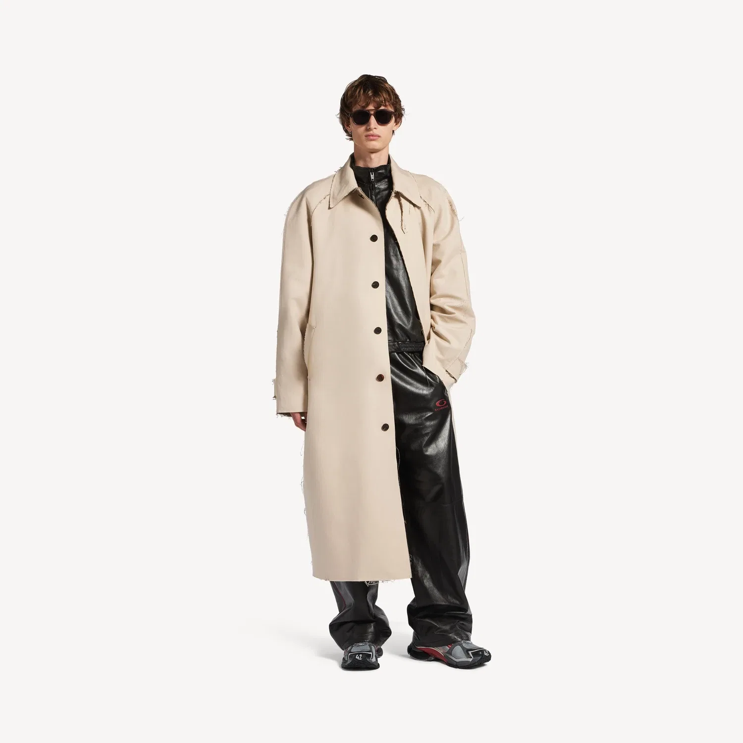 Мужское пальто-каркоут с необработанными краями бежевого цвета BALENCIAGA, бежевый — фото 2