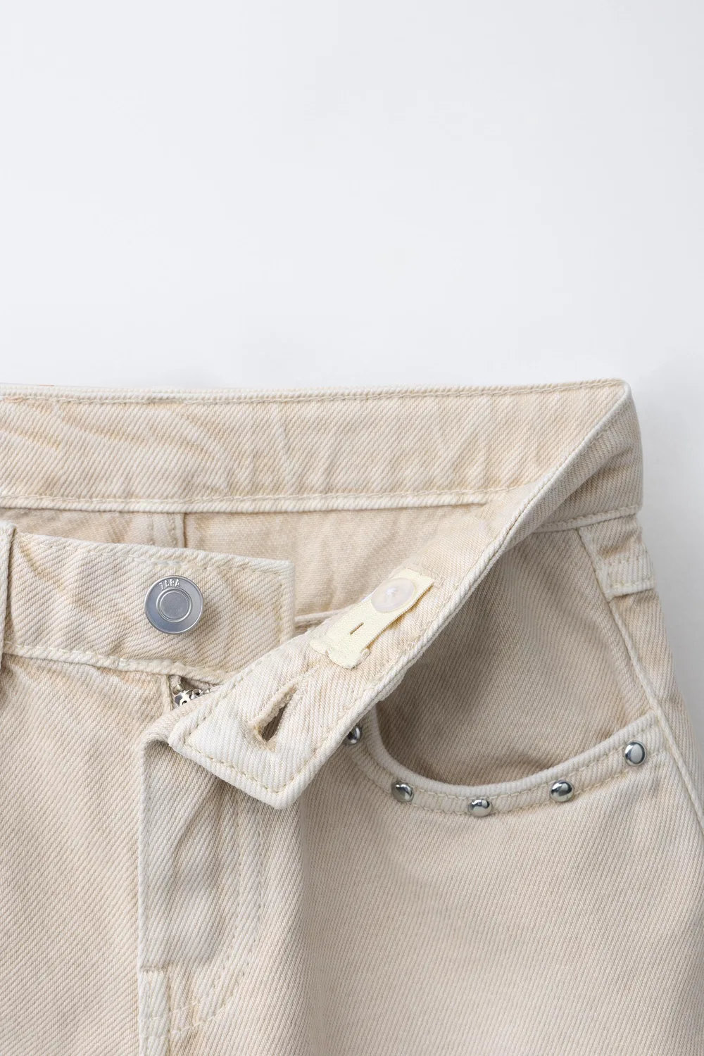 Шорты-бермуды из джинсовой ткани с заклепками и звездами ZARA, Ecru — фото 3
