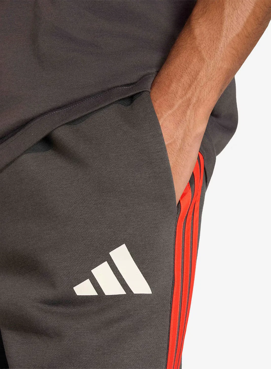 Шорты из флиса с кулиской Audi Revolut F1 Team DNA Adidas, черный — фото 4