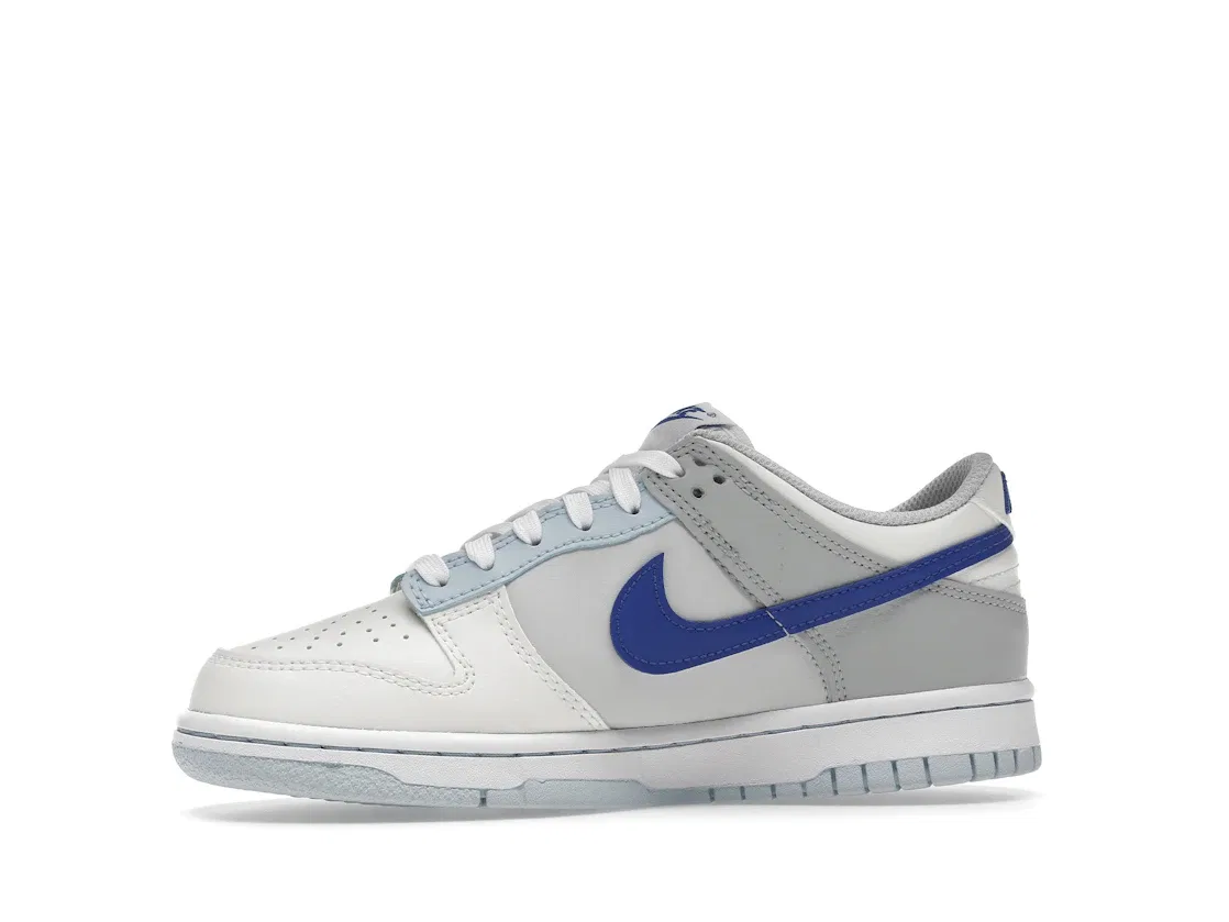Детские кроссовки с замшевым верхом Nike Dunk Low Nike, Ivory/Hyper Royal-White-Photon Dust-Grey Fog-Celestine Blue — фото 3