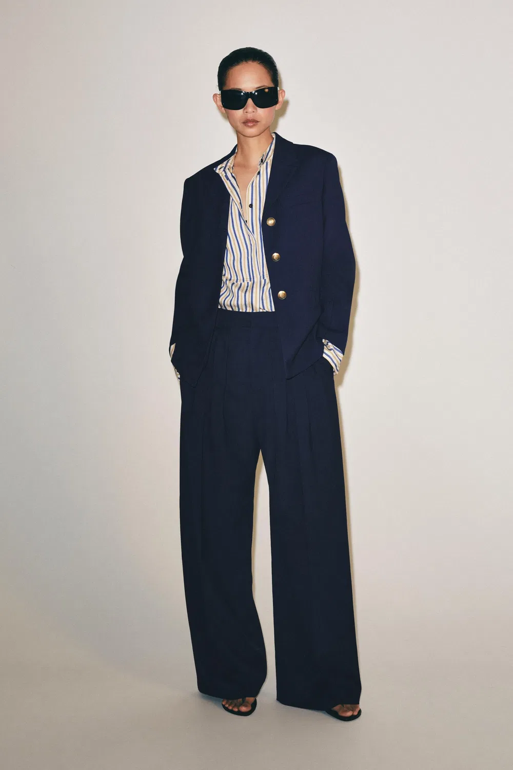 Брюки с широкими штанинами и складками из коллекции ZW. ZARA, Bluish