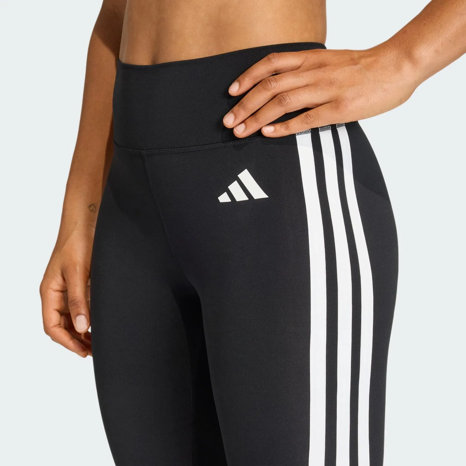 Женские леггинсы с высоким поясом Optime Essentials Workout 3-Streifen 3/4 Leggings Adidas, Schwarz Weiss — фото 4