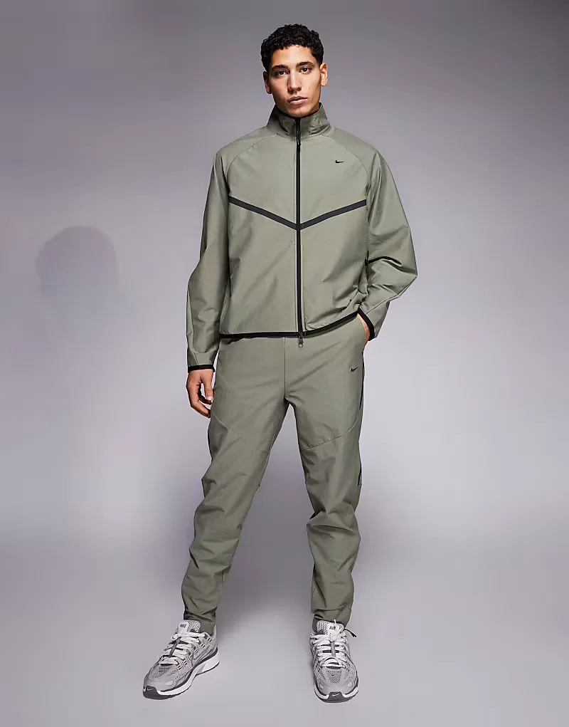 Спортивные брюки Nike Tech Shori светло-хаки