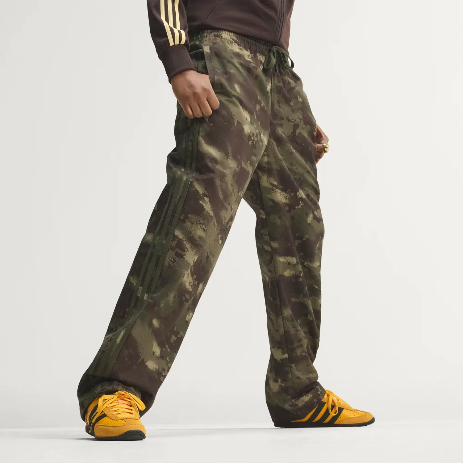 Женские брюки карго оверсайз Cargo Pant Oversized Adidas Originals, мультиколор/night cargo