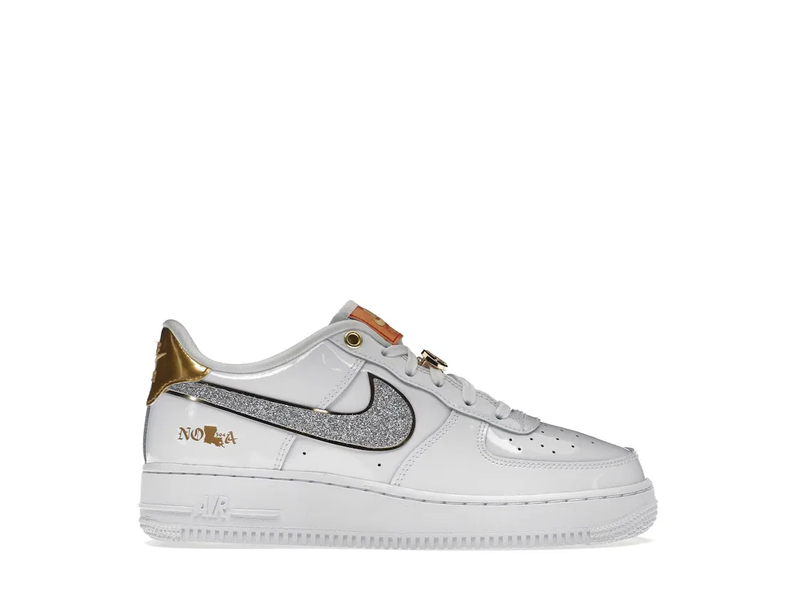 Детские кроссовки Lifestyle с блестящим покрытием Nike Air Force 1 Low '07 LV8, White/Multi-Color/Metallic Gold/University Red