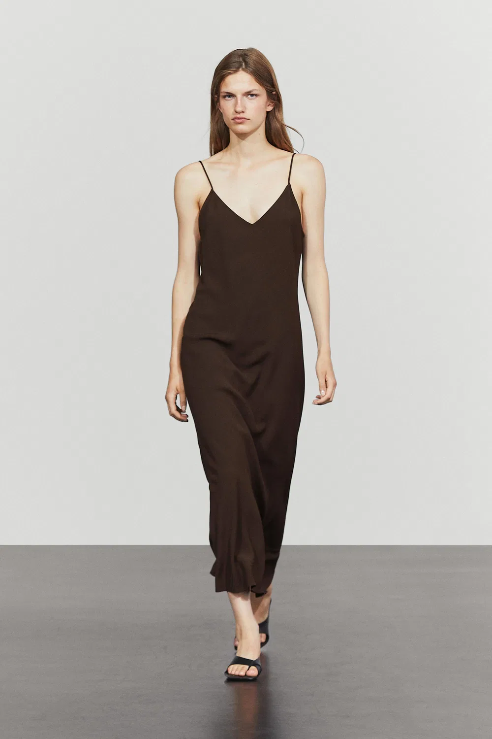 Платье Massimo Dutti, миди с тонкими бретелями, коричневое