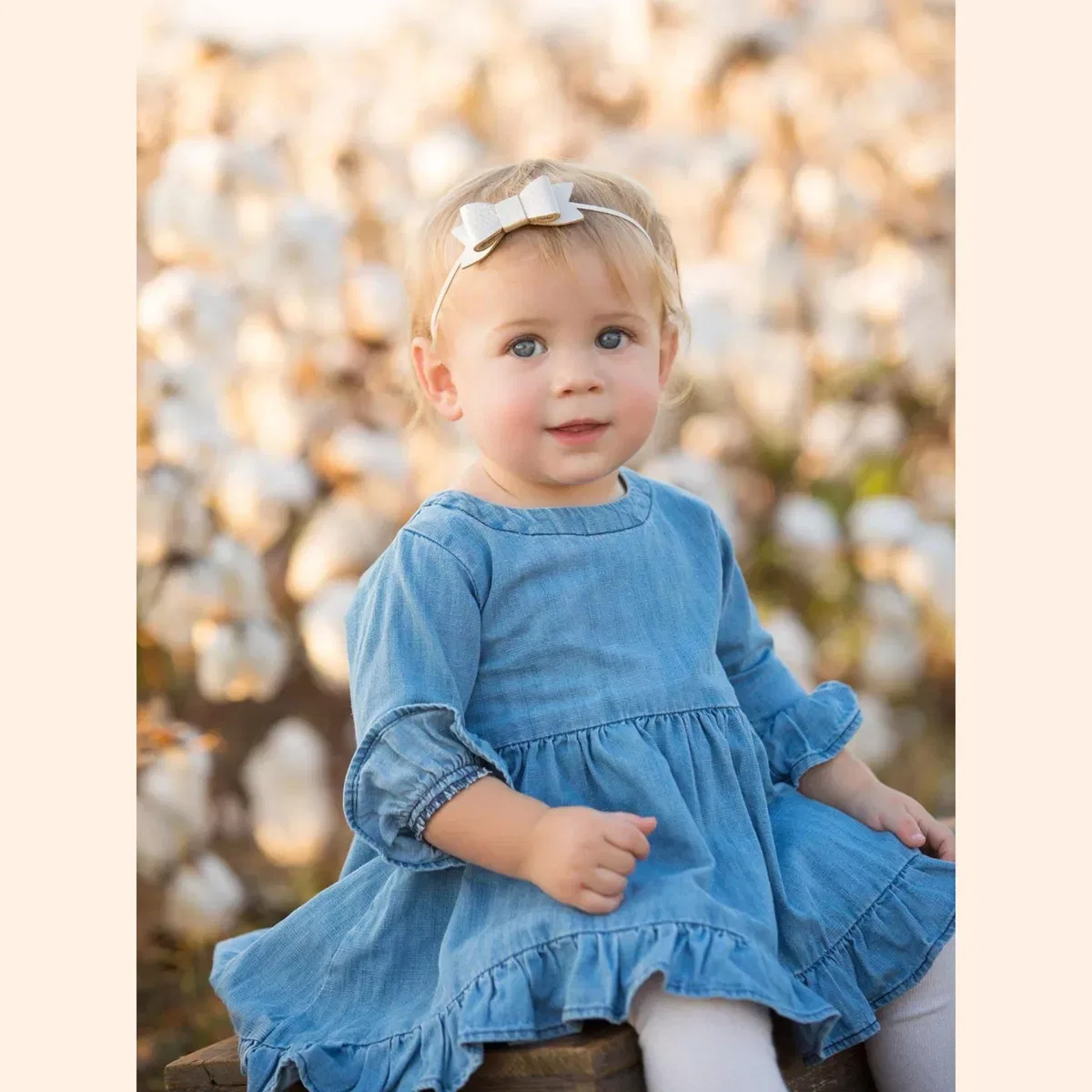 Детское платье-туника для девочек с воланами RuffleButts, Light Wash Denim — фото 3