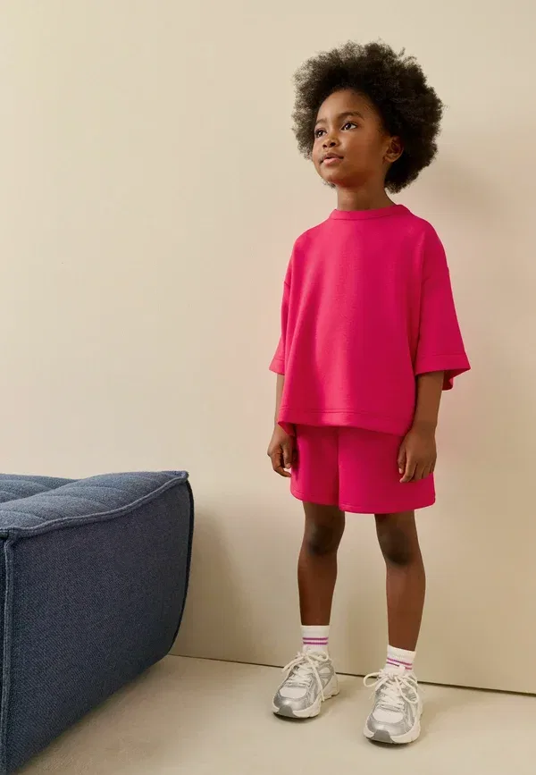 Комплект из футболки и шорт, модель Regular Fit, бренд Next, цвет bright pink, розовый — фото 3