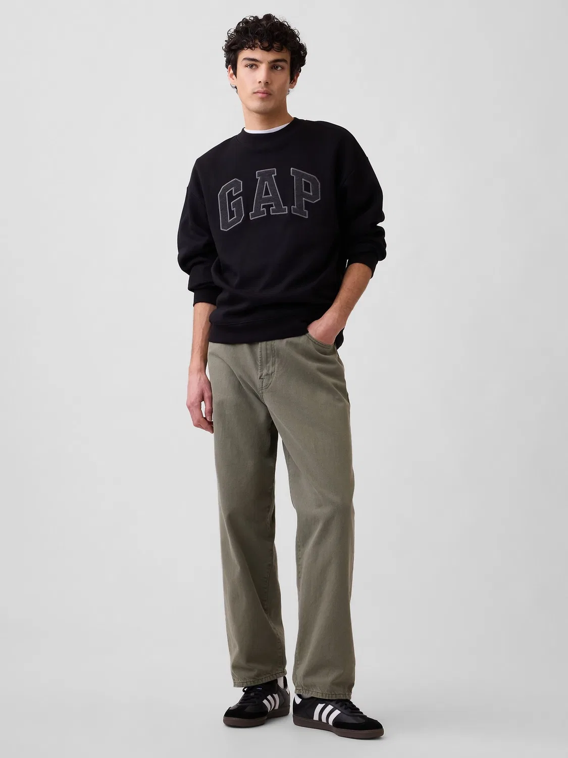 Свитшот свободного кроя Relaxed Logo Gap, черный — фото 3