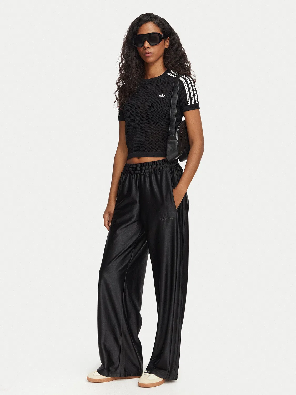 Женские брюки стандартного кроя Essentials Satin Adidas, черный — фото 2