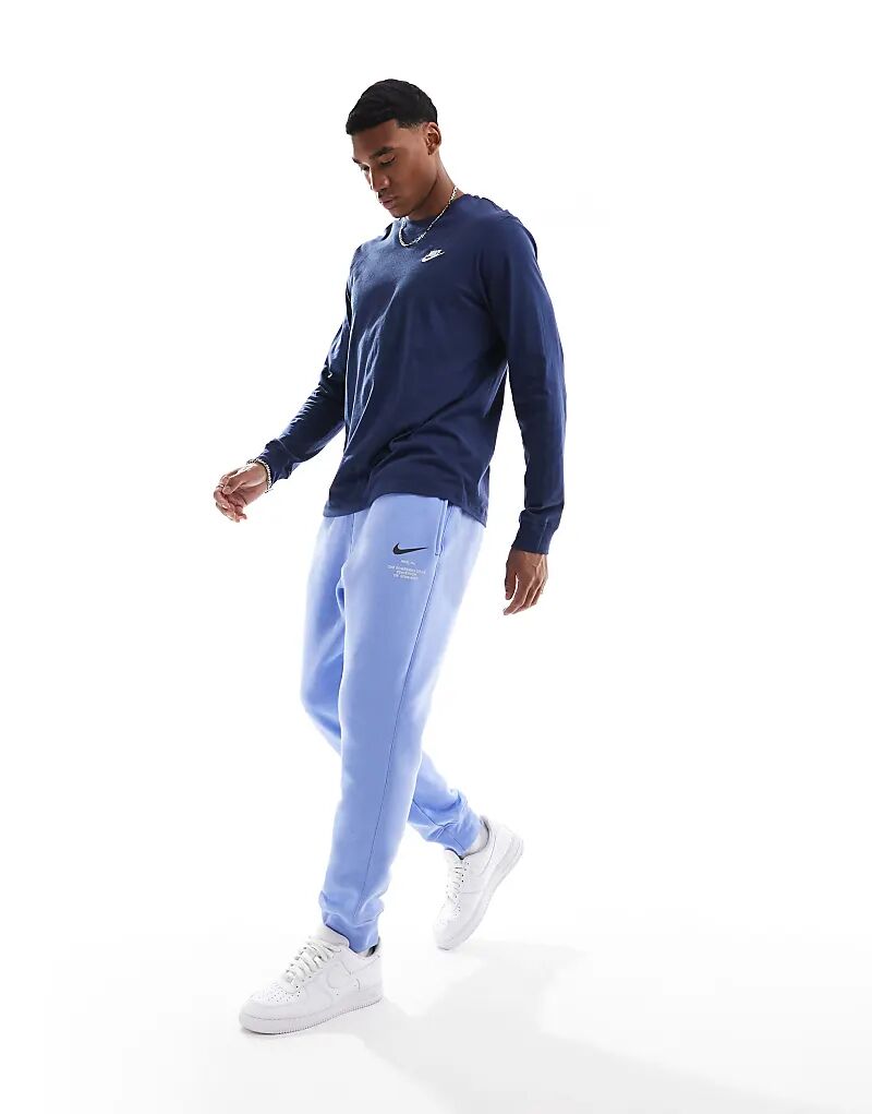 

Спортивные брюки Club Jogger светло-голубого цвета Nike