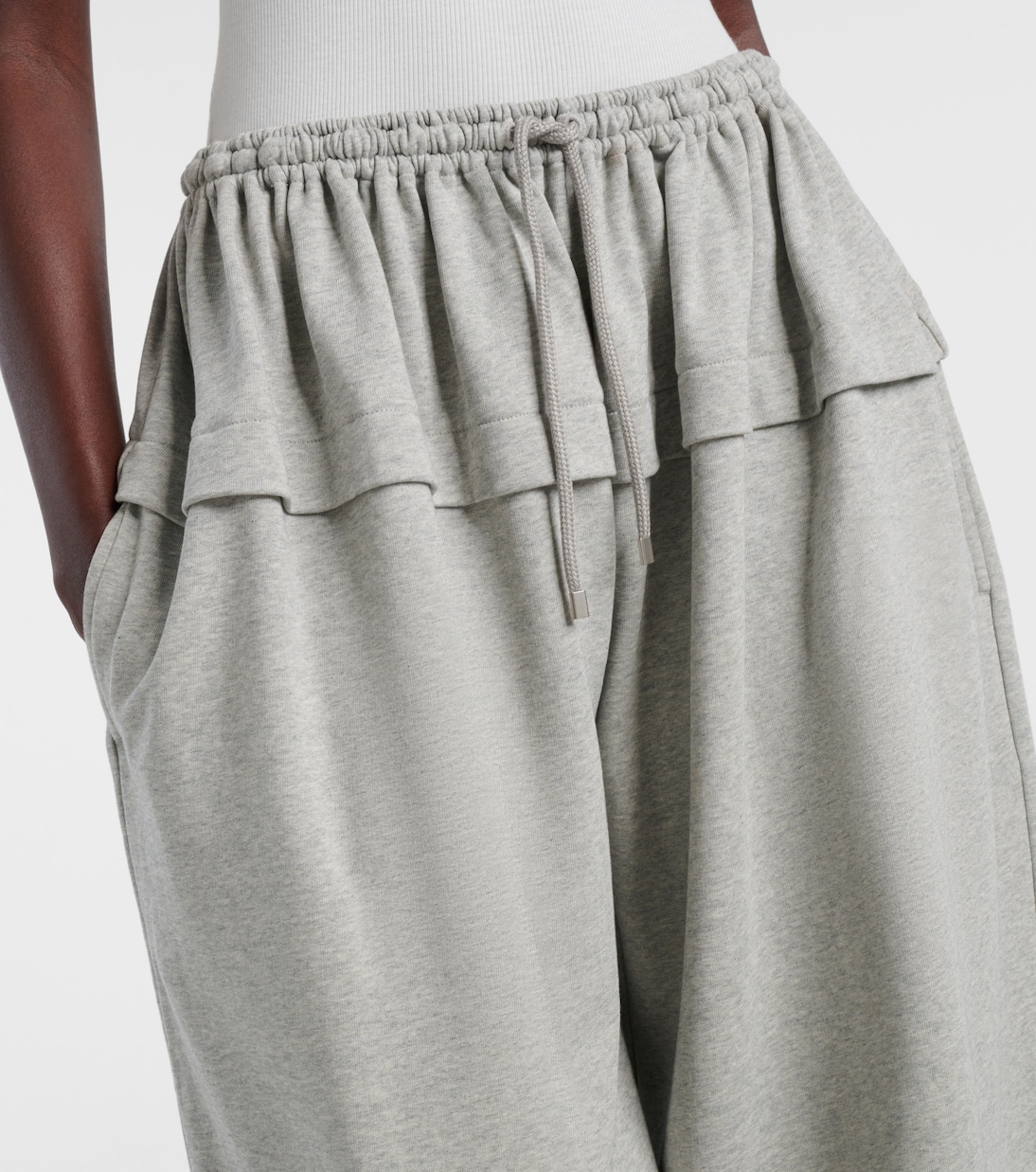 Брюки спортивные из хлопковой смеси с рюшами Alaïa, Gris Melange — фото 4