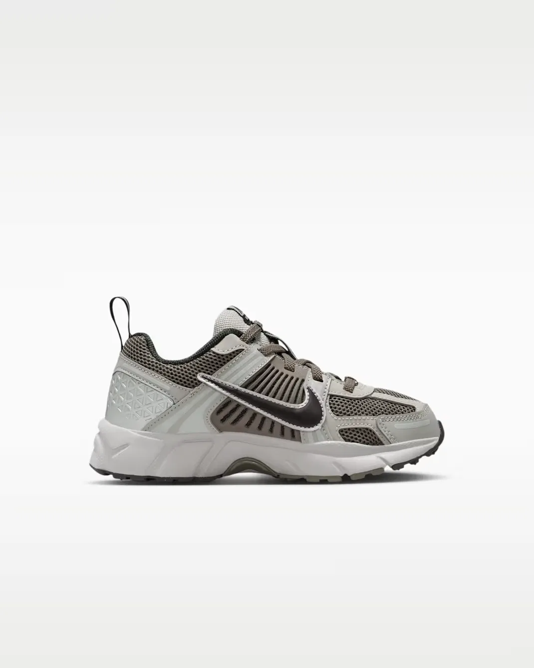 Детские кроссовки со светоотражающими элементами Nike Vomero 5, College Grey/Cave Stone/Metallic Silver/Black — фото 3