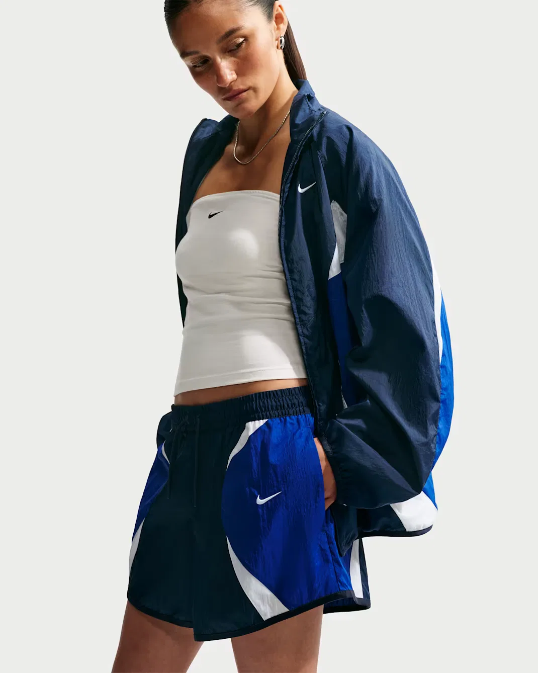 Женские свободные спортивные шорты со средней посадкой Nike Sportswear, Midnight Navy/Old Royal/White/White — фото 4