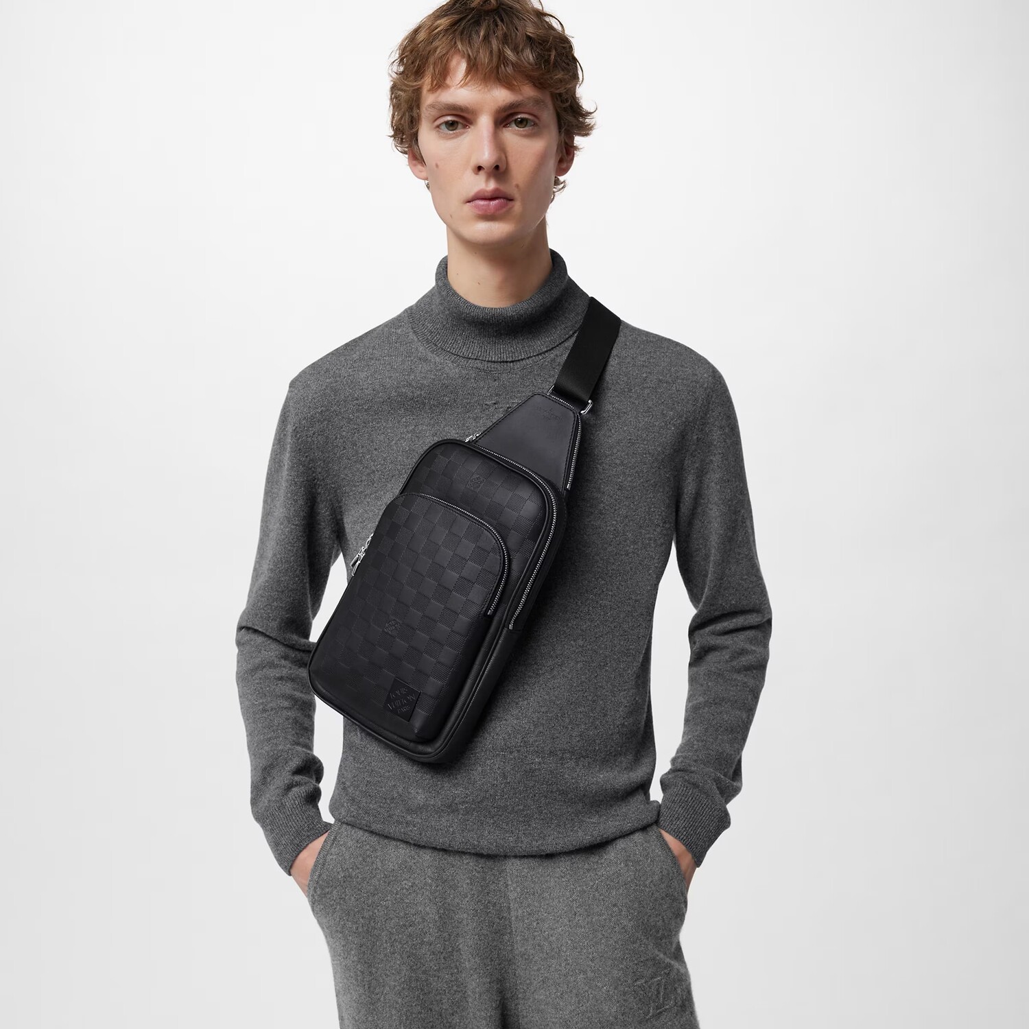 

Сумка-слинг Louis Vuitton Avenue NM Damier Infini, черный