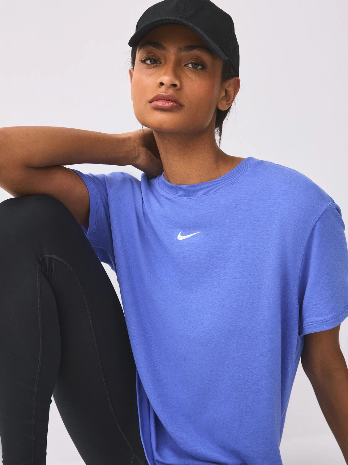 Футболка Nike One Relaxed Dri-FIT Nike, сапфировый синий